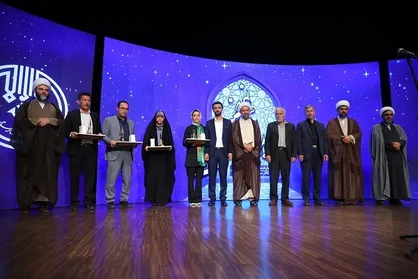 تقدیر از دختر ایران / حجت&zwnj;الاسلام قمی: همه باید مبلغ اسلام باشند