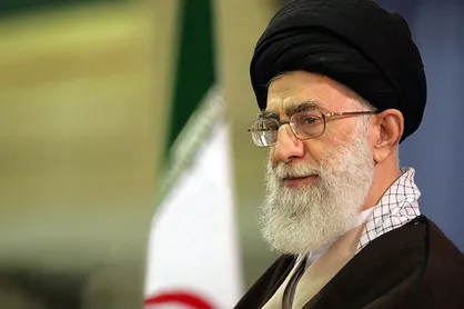 حقیقتاً شما&zwnj;ها راکه چادری هستید، تحسین میکنم/مقابل سختی&zwnj;ها بایستید