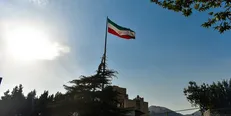 جزییات پرچم جنجالی در بزرگراه حکیم+عکس