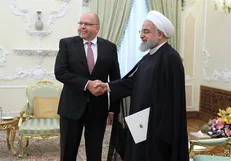 تقدیم استوارنامه ۵ کشور به روحانی + عکس