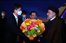 آیت‌الله رئیسی وارد پکن شد + عکس