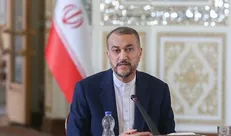 در دیدار با همتای فرانسوی بر لزوم رعایت و احترام به حقوق شهروندان معترض فرانسوی تأکید کردم
