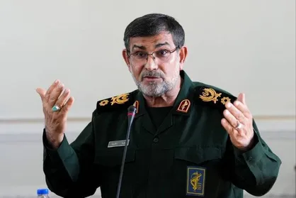 بازگرداندن یک کانتیربر در تنگهٔ هرمز توسط سپاه/ سردار تنگسیری: هرگونه عبور از تنگه نیازمند دریافت مجوز است