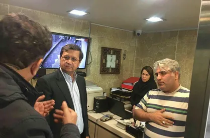 اقدامات درست رئیس بانک مرکزی ادامه دارد؛ حضور سر زده همتی در صرافی&zwnj;های فردوسی