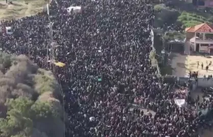 جمعیتی که منتظرند تا به شمال غزه باز گردند