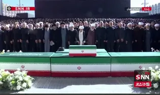 فیلم کامل اقامه نماز بر پیکر مطهر رهبر شهید توسط آیت‌الله جعفر سبحانی