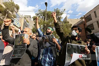 تجمع دانشجویان و طلاب در مقابل سفارت هندوستان
