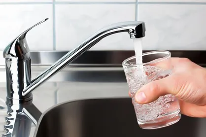 انتقاد تند امام جمعه بندرلنگه از کمبود آب/رئیس اداره آب پاسخگوی مردم نیست