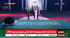 ادای احترام حسن بن عبدالله الغانم، رئیس مجلس قطر و هیات همراه به پیکر رهبر شهید + فیلم