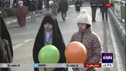 کودکان هم پای کار انقلاب آمدند/ به خاطر رهبرمان آمدیم