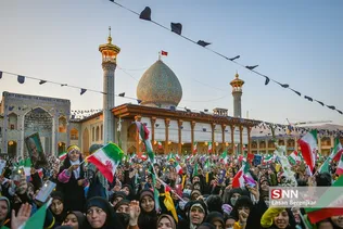 امروز در حرم مطهر شاهچراغ (ع)شوری برپا بود از جنس دانش آموزی، از جنس ذهن های جوان دهه هشتادی !