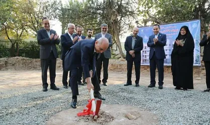 کلنگ احداث خوابگاه ۲۳۲ نفره پسران در کوی دانشگاه به زمین زده شد
