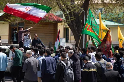 تجمع دانشگاهیان و دانشجویان دانشگاه تربیت دبیر شهید رجایی در حمایت از پاسخ قاطع سپاه ایران علیه رژیم صهیونیستی +تصاویر