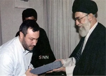 عکس شهید عماد مغنیه در کنار رهبر انقلاب