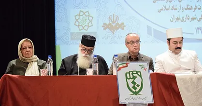 نواب: زرتشت را پیامبر مسلّم خدا می&zwnj;دانیم/ داویدیان: انقلاب اسلامی عزت ارامنه ایران را افزایش داد