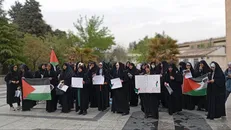فریادی بلند از قلب دانشگاه برای آزادی قدس/ تجمع دانشجویی در حمایت از مردم مظلوم غزه در دانشگاه الزهرا (س) + عکس و فیلم