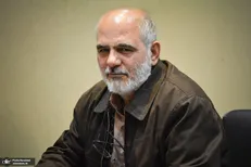 وجود ۱۴ مدرک دکتری، نگرانی‌ها بابت بی‌تجربگی کابینه، را کاهش داده است/ روحانی در رأس ژنرال‌های ناکارآمد قرار دارد