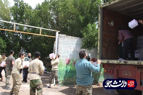 خدمت رسانی دانشجویان خوزستانی به سیل زدگان اسکان داده شده در یادمان شهدای هویزه