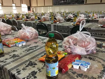 جهادگران دانشگاه فرهنگیان آذربایجان شرقی ۲۰۰ بسته غذایی در رزمایش کمک مومنانه توزیع کردند