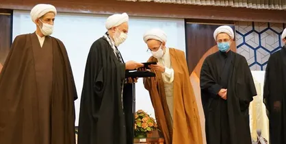 حکم رهبر معظم انقلاب به رئیس و هیأت امنای مؤسسه امام خمینی تقدیم شد