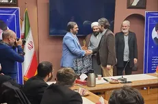 آتش فیلم اولی‌ها، ققنوس ساخت