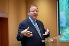 تحلیلگر سیاسی آمریکایی: آمریکا در مرحله پوپولیسم خشونت‌آمیز و نزدیک به تظاهرات خشونت‌آمیز ضد ترامپ است + فیلم