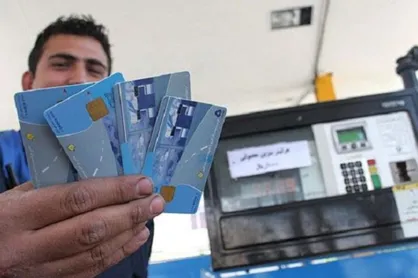 از برداشتن کارت سوخت قبل از قرار دادن نازل جداً خودداری کنید