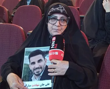 مادر شهید نخبه «علی مهدویان»: همه عاشق مهربانی و لبخند‌های پسرم بودند / اجازه نمی‌داد کاری روی زمین بماند +فیلم