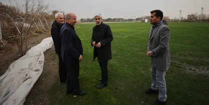بازدید وزیر ورزش و جوانان از خزانه چمن ورزشگاه آزادی