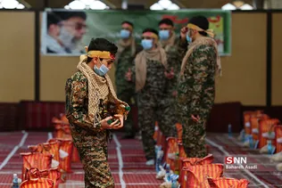 تهیه بسته مواد غذایی و جهیزیه در مسجد روحانی