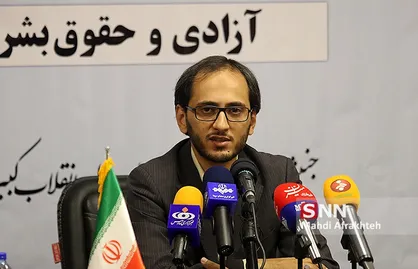 قانون نظارت بر نمایندگان ناقص است / ریش و قیچی دستِ مجلس است