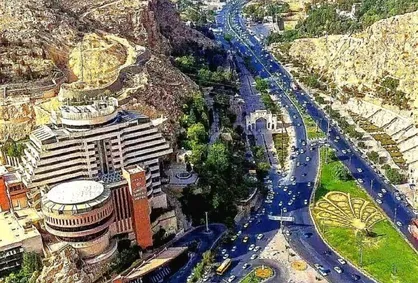 خبرساز شدن دوباره؛ دروازه قرآن شیراز در آستانه نوروز سازه&zwnj;های غیرمجازش را ریخت
