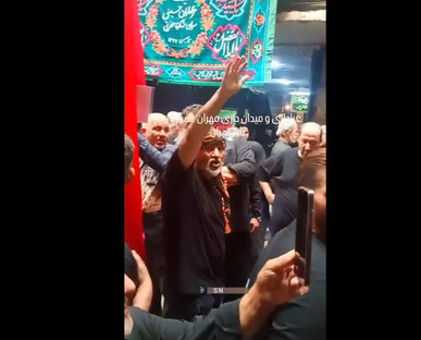 میانداری مهران غفوریان در مراسم عزاداری امام حسین (ع) در بازار بزرگ تهران + فیلم