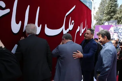 فرش پرچم امام حسین (ع) به کربلا می&zwnj;رود