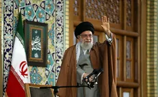 رهبر انقلاب در حرم مطهر رضوی سخنرانی می‌کنند