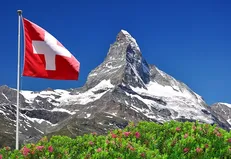 زنان سوئیسی برای مطالبه حقوق‌شان جیغ کشیدند!