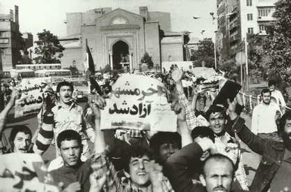 خرمشهر با مقاومت آزاد شد نه با مذاکره/ گوشه چشمی به اطرافمان بیندازیم!