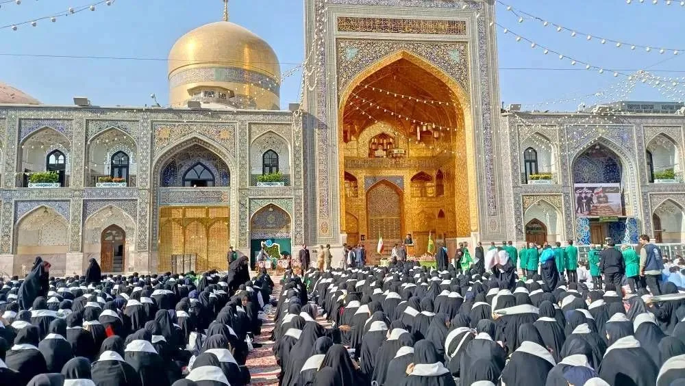 دانش‌آموزان سال تحصیلی را از حرم مطهر رضوی آغاز کردند