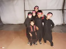 خدمت‌رسانی دانشجویان علوم پزشکی زاهدان به زوار پاکستانی/ کودکان قطره فلج اطفال دریافت می‌کنند