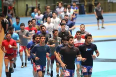 محمد بنا ۳۰ فرنگی کار را به اردو فراخواند