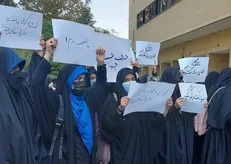 روایتی از تجمع اعتراضی دانشگاه الزهرا(س)/ از آتش زدن چادر تا سر دادن شعارهای رادیکالی