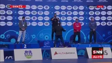 مدال طلا بر گردن محمدمبین عظیمی / طنین انداز شدن سرود ملی کشورمان در سالن مسابقات رقابت های کشتی آزاد زیر 23 سال جهان – صربستان