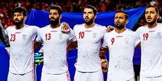 حاشیه دیدار ایران و کامبوج|پذیرایی از تماشاگران با شربت و هندوانه در ایستگاه صلواتی