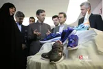 پرویز فتاح و محمد بیگدلی در آیین اهدای ۱۰۱۰۰۰ جفت کفش توسط بانک ملت به دانش آموزان نیازمند کمیته امداد امام خمینی (ره)