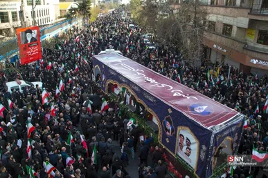 گزارش خبرنگار SNNTV از استقبال باشکوه مردم قم از پیکر مطهر شهید دکتر علی لاریجانی در میدان امام خمینی شهر قم + فیلم