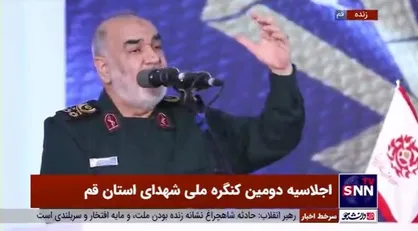 سرلشکر سلامی: رهبر انقلاب سفینه نجات این امت در تلاطم امواج هستند