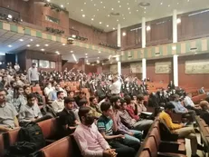 دانشگاه نباید به دست اقلیتی ناامن که قصد بر هم زدن نظم را دارند، مختل شود