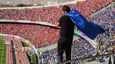 در‌های ورزشگاه‌ روی هواداران باز می‌شود؟ / همه در انتظار تدبیر سازمان لیگ