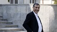 اگر ما حقوق کارمند را زیاد بکنیم تورم هم دو برابر شود هنر نکردیم