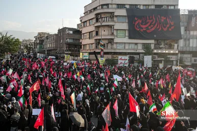 ببینید| لحظه باشکوه پخش سرود ملی در میدان امام حسین (ع)